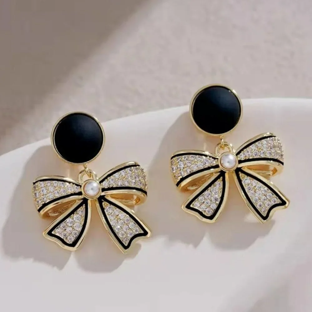 Rhinestone Bow Design Stud Earrings